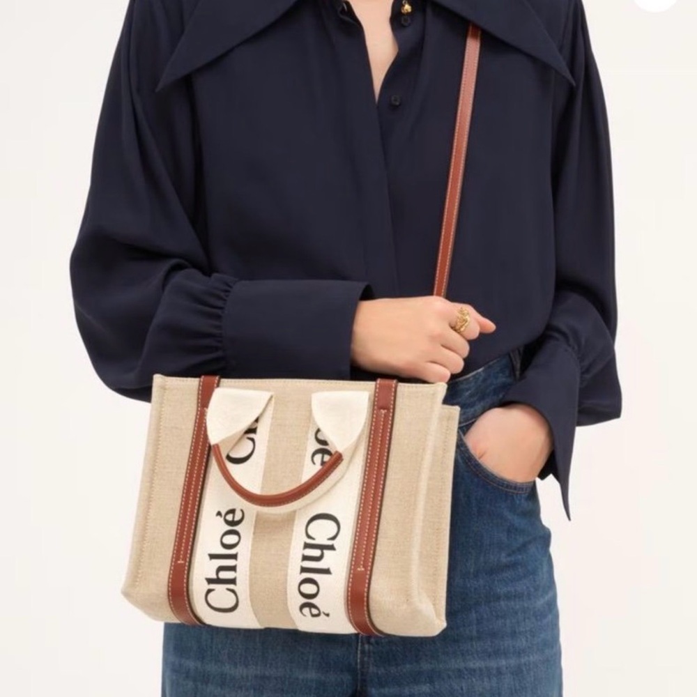 Chloe Small Woody Logo Strap Linen Tote - Picture 9 of 13